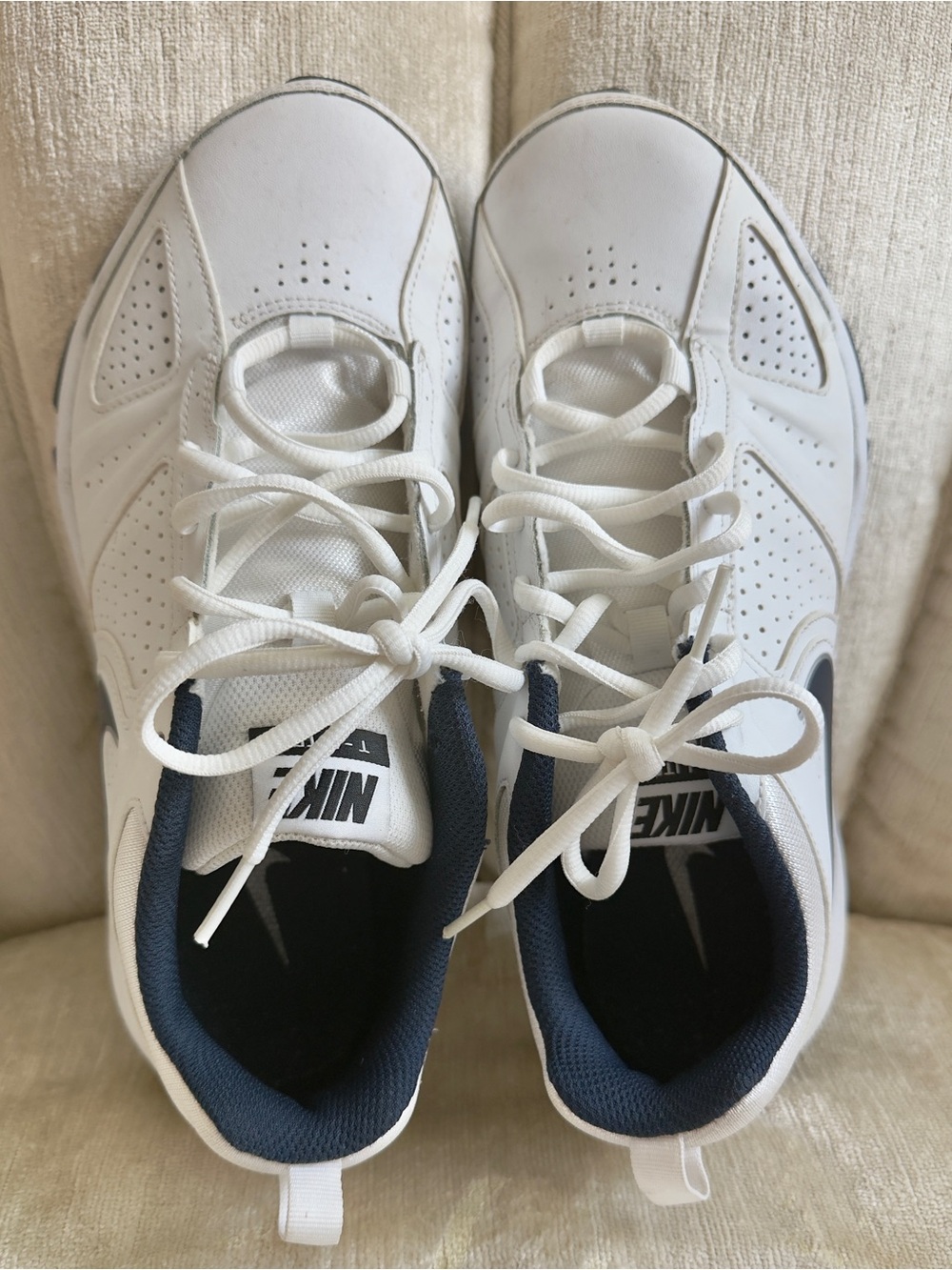 Nike Men’s White Sneakers with Navy Lining